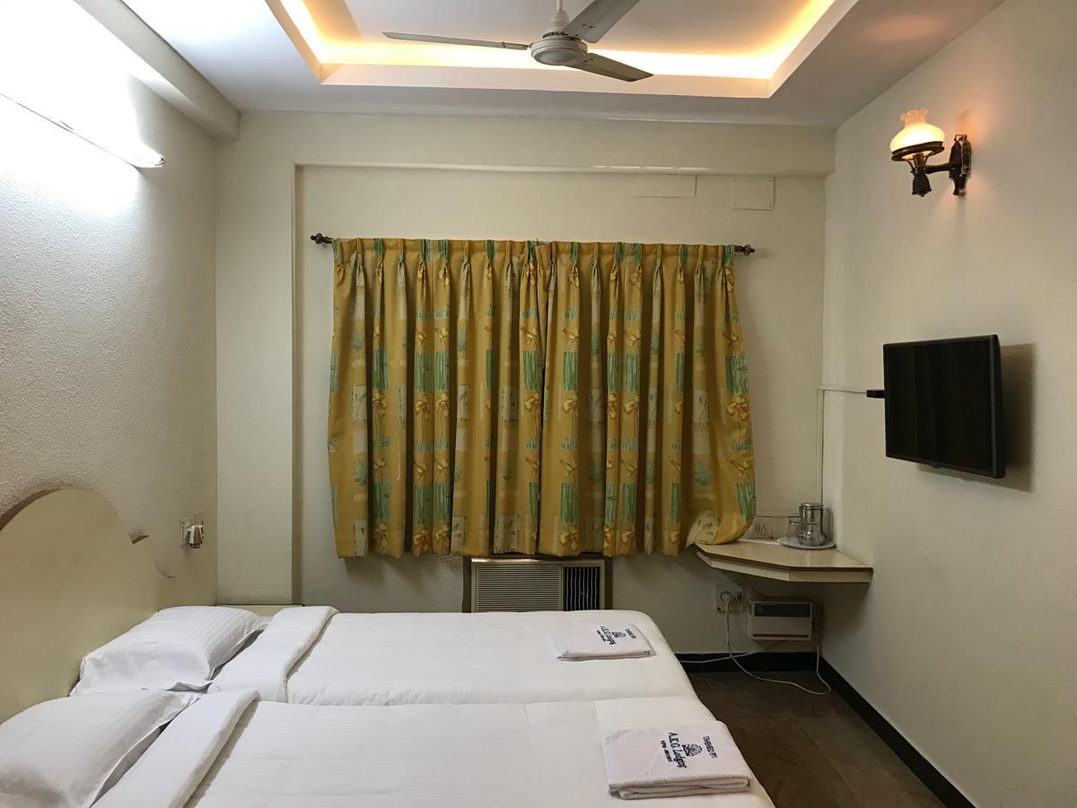 Akg Lodge Kanchipuram Extérieur photo